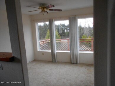 022-100042 upstairs sunroom dining area2