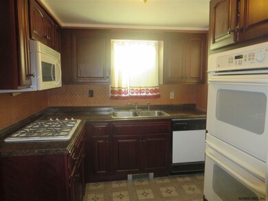 10 Victor St, Albany, NY 12206 - photo 2