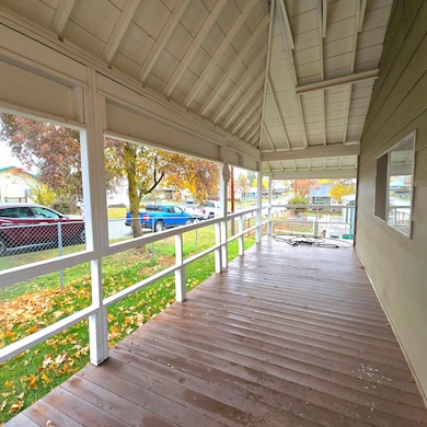 1335 Lakeview Ave, Klamath Falls, OR 97601 - photo 4