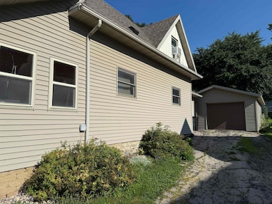 916 Diagonal St, Highland, WI 53543 - photo 3