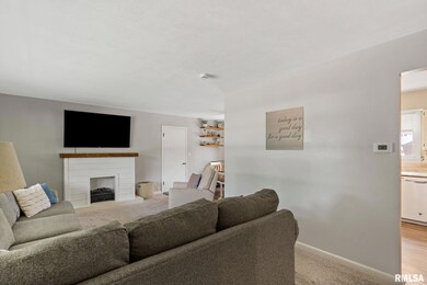 1523 Broadview Dr, Bettendorf, IA 52722 - photo 5