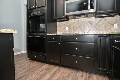 1215 Colinbrook Cir, Greenwood, IN 46143 - photo 5