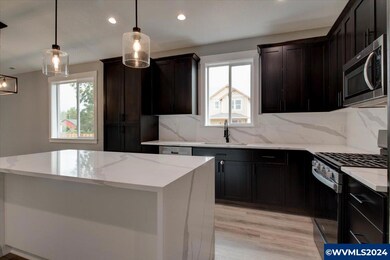 986 Sassafras St, Independence, OR 97351 - photo 2