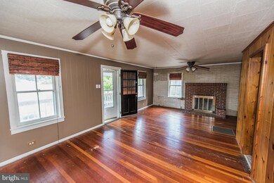 253 S Laurel Ave, Berkeley Springs, WV 25411 - photo 5