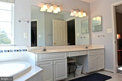 26190 Murrey Dr, Chantilly, VA 20152 - photo 2