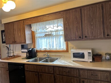 900 Lewis Ave, Jeannette, PA 15644 - photo 4