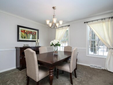 009-Dining_Room-3539877-small4x3