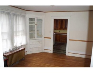 566 W Roxbury Pkwy, West Roxbury, MA 02132 - photo 5