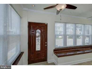 215 Forrest Ave, Folsom, PA 19033 - photo 3