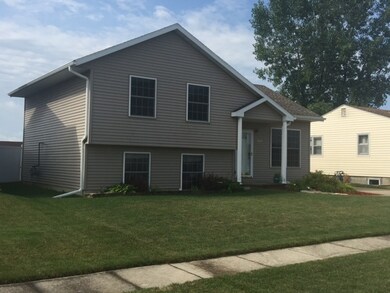 4049 Jill Dr, Waterloo, IA 50701 - photo 2