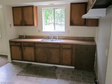 857 Community Rd, Sheffield Lake, OH 44054 - photo 2