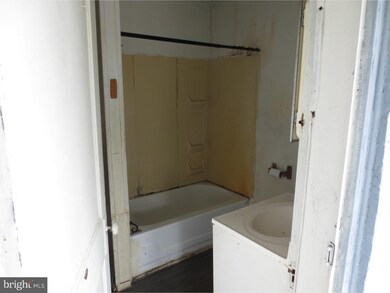 517 Maple St, Reading, PA 19602 - photo 7