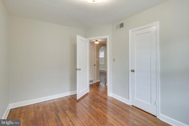 168 Moncure Dr, Alexandria, VA 22314 - photo 6