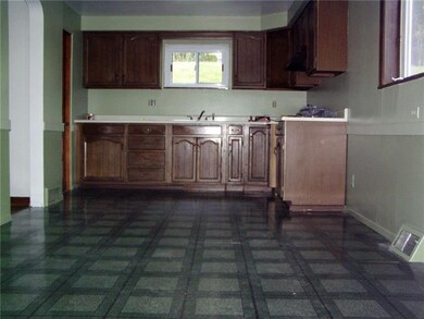 308 Quay St, Vandergrift, PA 15690 - photo 7