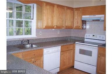 3500 Sleepy Hollow Rd, Falls Church, VA 22044 - photo 7