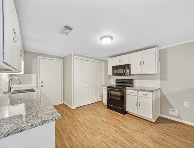 214 3rd St, Brazoria, TX 77422 - photo 3