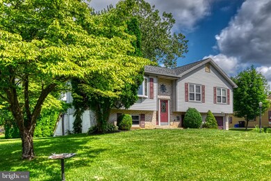 4823 Farming Ridge Blvd, Reading, PA 19606 - photo 2