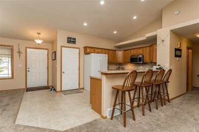 3515 Banar Dr SW unit B, Cedar Rapids, IA 52404 - photo 7