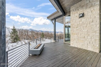 5_Great-Room-Deck_960x640_4097274