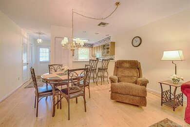 Dining area to Kitchen