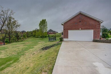 133 Starshine Ct, Shepherdsville, KY 40165 - photo 2