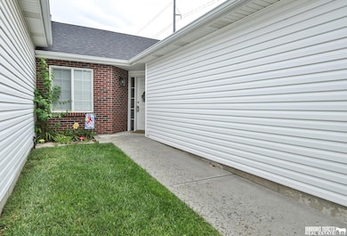 8446 S Tularosa Ct, Lincoln, NE 68516 - photo 6
