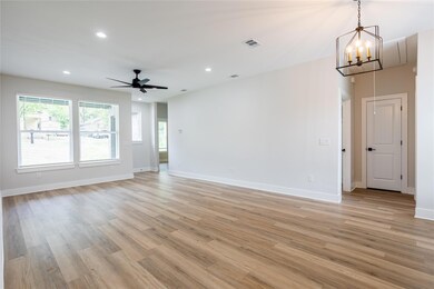 920 W Day St, Denison, TX 75020 - photo 6