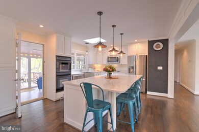 6412 Crosswoods Dr, Falls Church, VA 22044 - photo 5