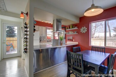 Dining/kitchen
