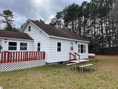 8274 30 3 4 Rd, Cadillac, MI 49601 - photo 2