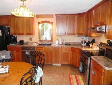 154 Edgewater Dr, Pembroke, MA 02359 - photo 3