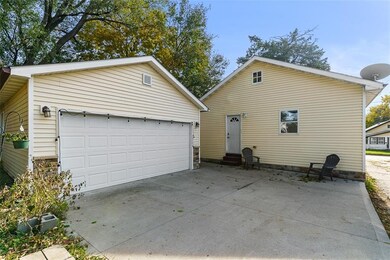 2614 Maple St, Des Moines, IA 50317 - photo 5
