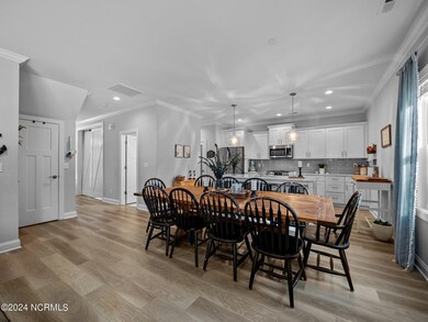 809 E Fremont St, Burgaw, NC 28425 - photo 5