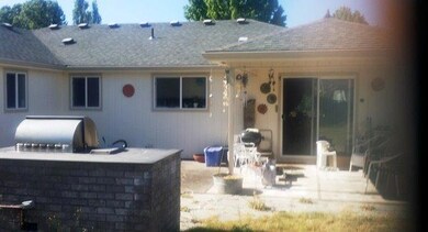 886 Forest Glen Dr, Central Point, OR 97502 - photo 6