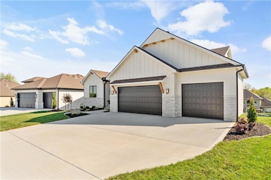 4312 NE Hideaway Dr, Lee's Summit, MO 64064 - photo 3