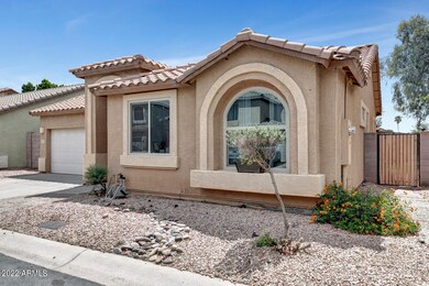 02_8931_E_Crescent_Ave__02_mls
