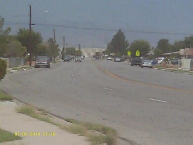 7701 Broadway Dr, El Paso, TX 79915 - photo 2