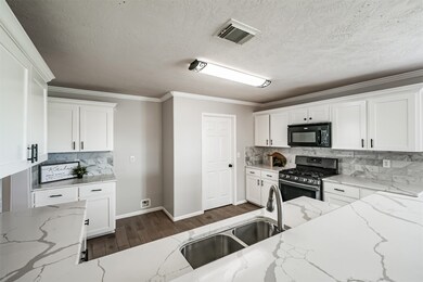 10303 Hinesburg Ct, Houston, TX 77075 - photo 6