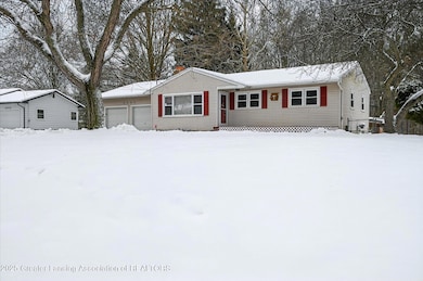 4092 N Pine Dell Dr, Lansing, MI 48911 - photo 4