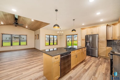 5410 W Colonial Ct, Sioux Falls, SD 57107 - photo 2