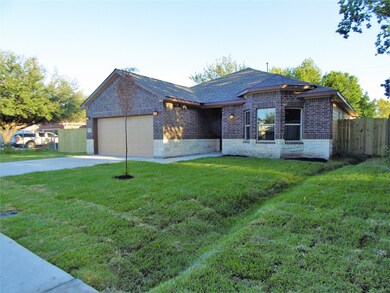 2713 Vega St, Houston, TX 77088 - photo 4