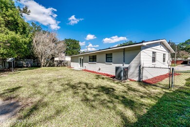 2524 Hugh Edwards Dr, Jacksonville, FL 32210 - photo 5