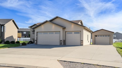 1800 Amber Place SW, Mandan, ND 58554 - photo 4