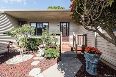 25104 Hamilton Ct unit 4, South Lyon, MI 48178 - photo 4