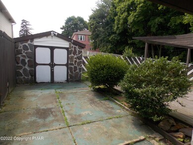 1076 N Church St, Hazleton, PA 18202 - photo 5