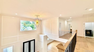 60 Periwinkle Rd, Levittown, NY 11756 - photo 3