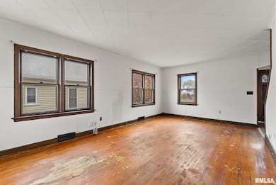 408 E 29th St, Davenport, IA 52803 - photo 5