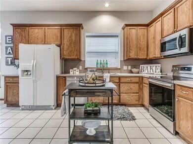 812 Oak Creek Dr, Moore, OK 73160 - photo 7