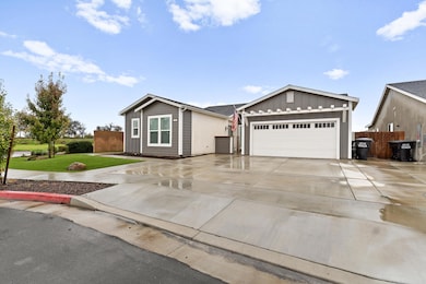 443 E Tyler Ct. Visalia-02