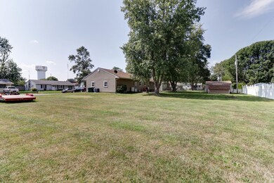 902 Beecher Dr, Tuscola, IL 61953 - photo 6